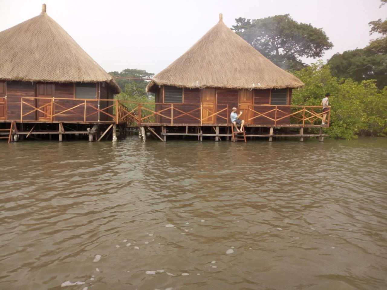 Bintang Bolong Lodge エクステリア 写真